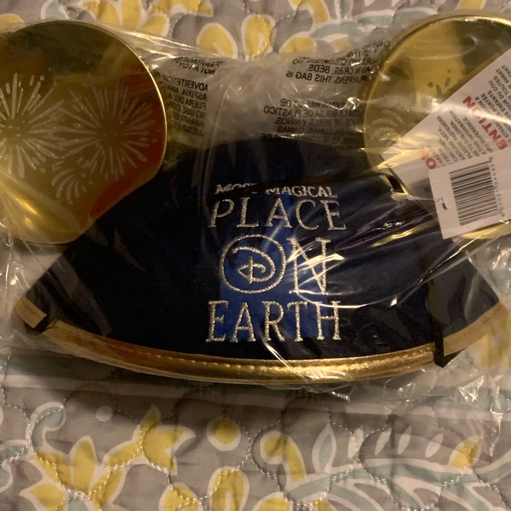 Disney place on earth ears cap hat headband